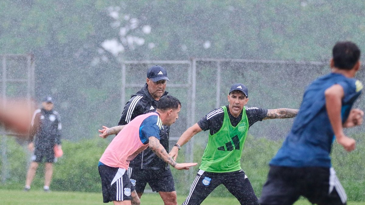 Emelec realiza una mini pretemporada en Salinas.