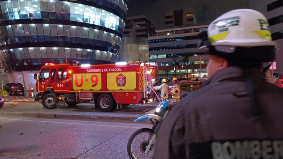 Referencial. En 2025 en los exteriores de un centro comercial se sufrió un ataque con explosivos.