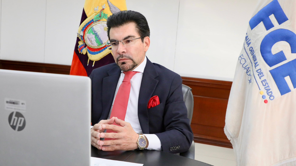 Carlos Alarcón, representante de la Fiscalía, defiende la actuación del Ministerio Público en procesos contra el alcalde de Guayaquil, Aquiles Álvarez.
