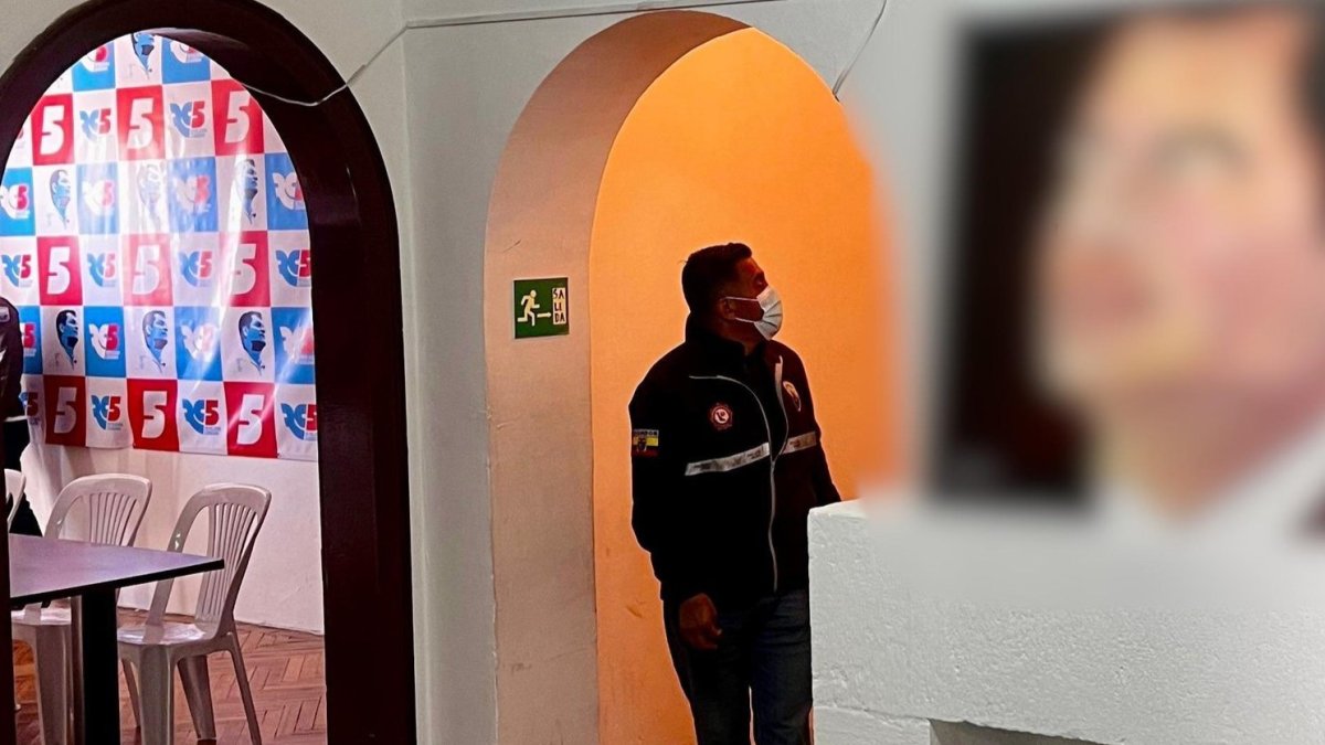 Agentes de la Fiscalía y Policía allanaron la sede de la Revolución Ciudadana, como parte de las investigaciones del caso Caja Chica.