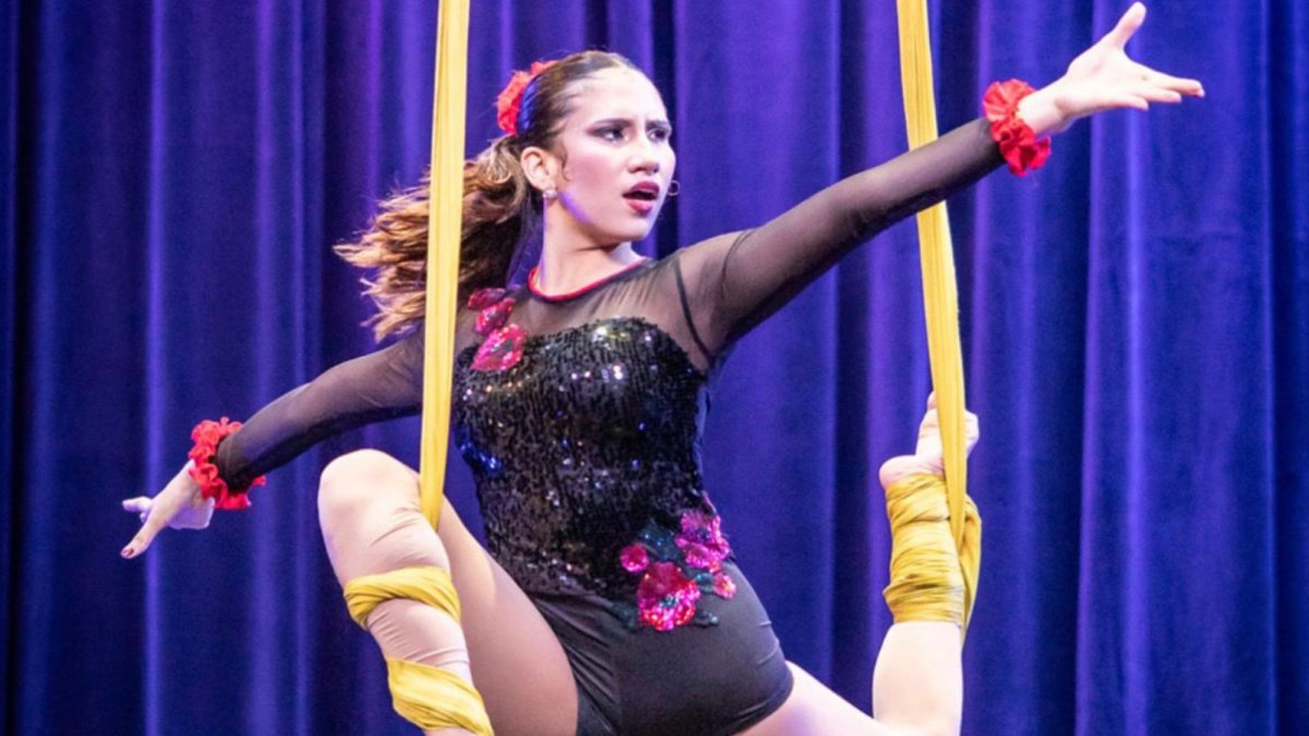 Ariana Jaramillo gana campeonato mundial juvenil de circo en Estados Unidos.