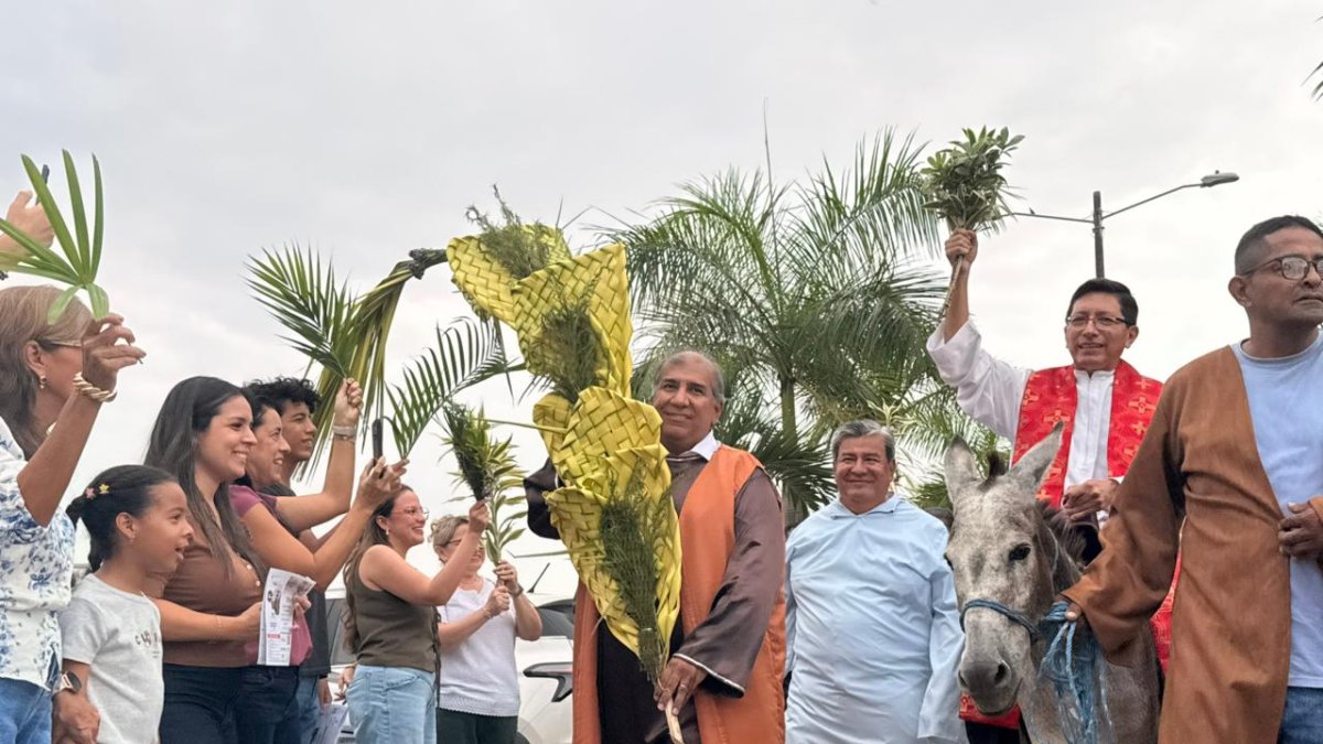 La ceremonia incluyó a un 'burrito', dándole dinamismo a la tradición.