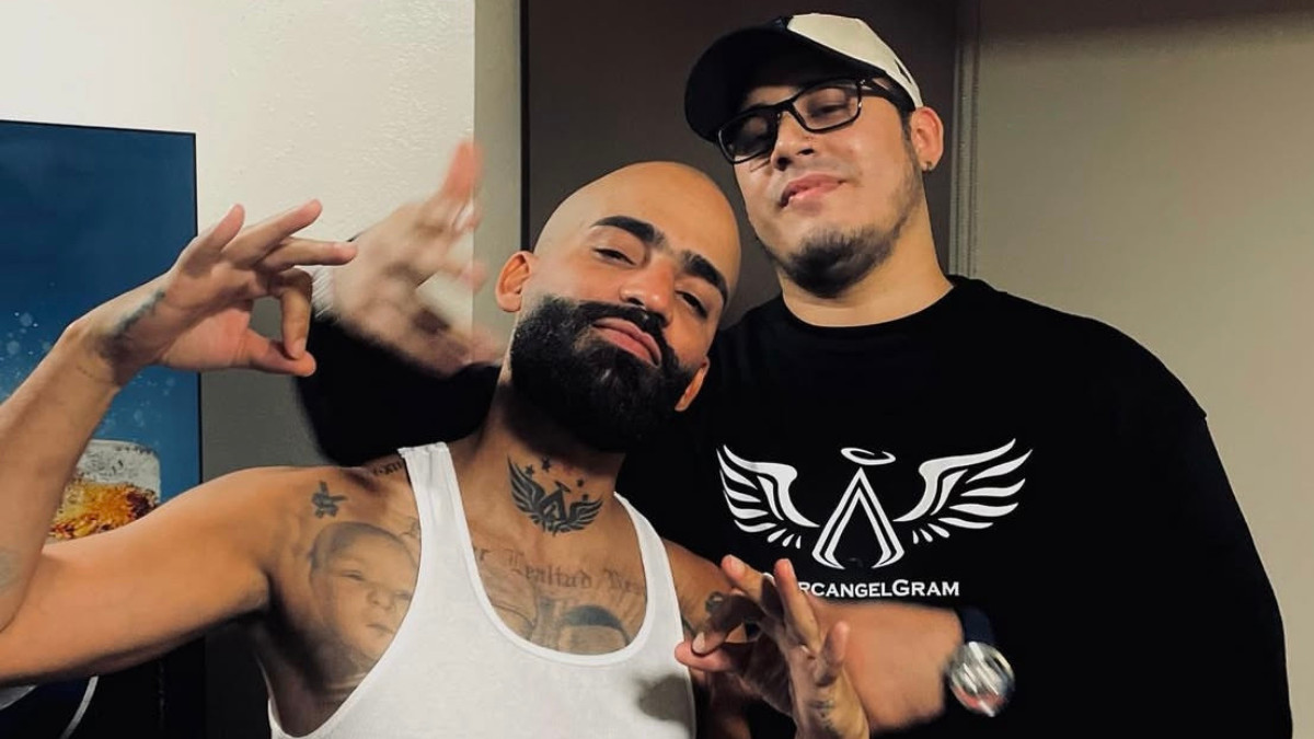 Arcángel, uno de los referentes del reguetón, prepara su llegada a Ecuador en 2026 con ‘La 8va Maravilla World Tour’.