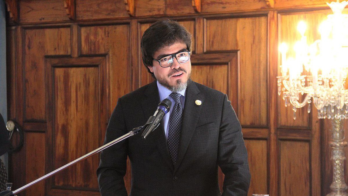 José de la Gasca anuncia su candidatura a la Fiscalía General del Estado tras su paso por el Ministerio de Gobierno.