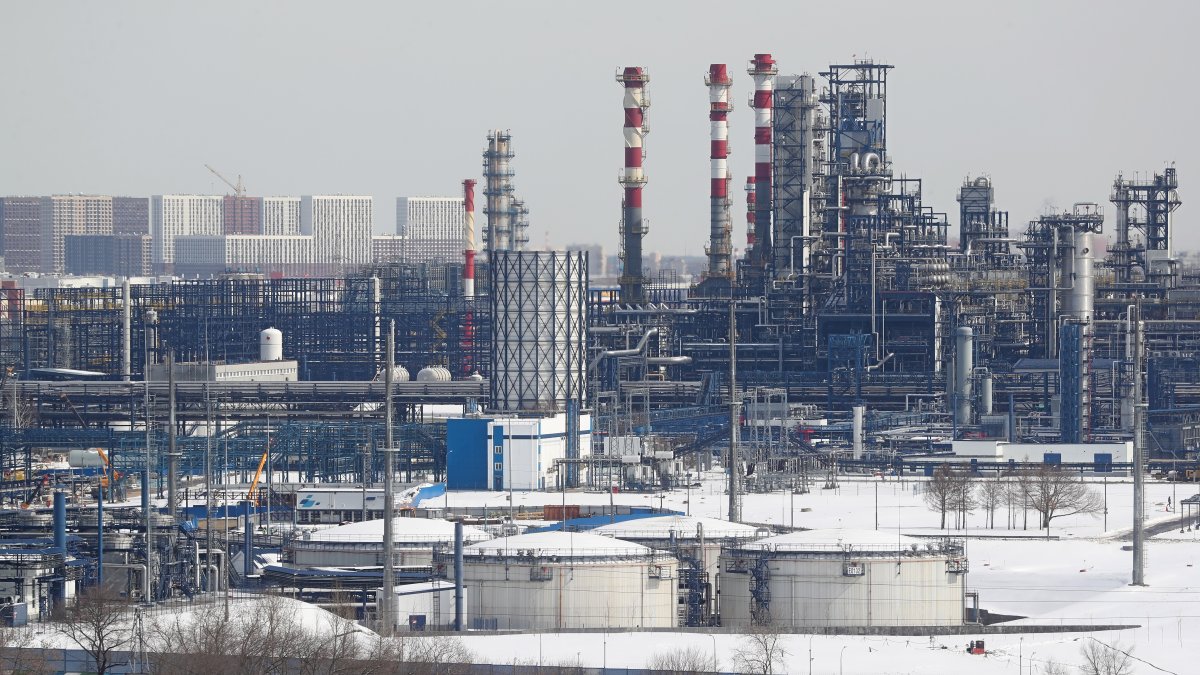 Una refinería de petróleo en Rusia. La capacidad de refinar petróleo de Rusia había caído en un 12 % a finales de marzo, según los servicios de seguridad ucranianos.