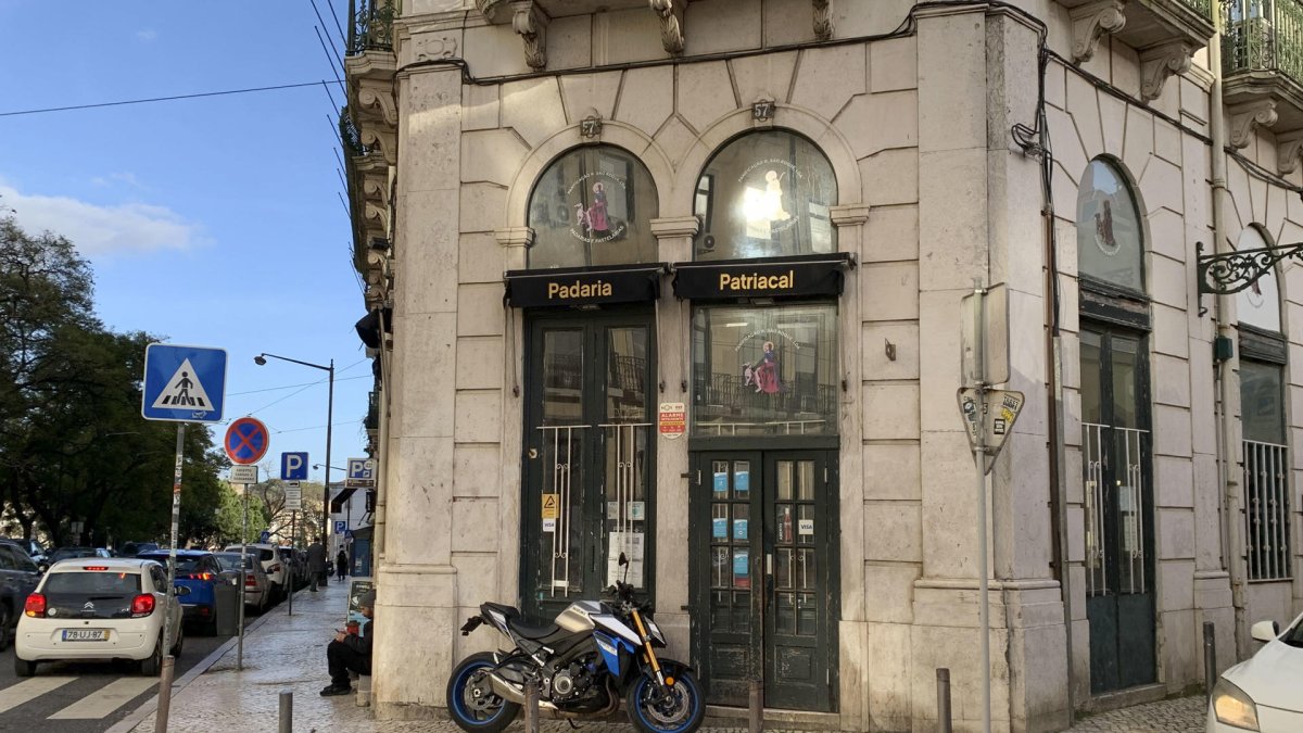 La panadería patriarcal Sâo Roque, cerrada a finales de enero, es el último negocio tradicional que ha desaparecido en Lisboa.
