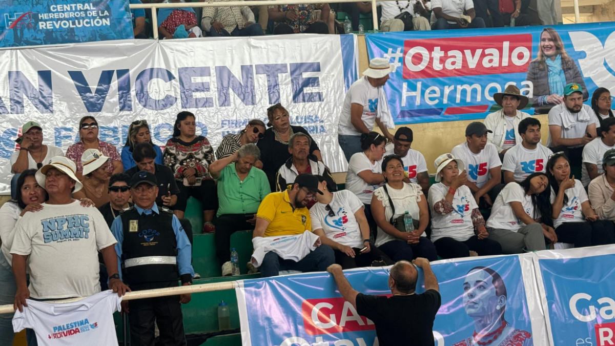 Cientos de partidarios de la Revolución Ciudadana asistieron a la convención del movimiento en Manta.