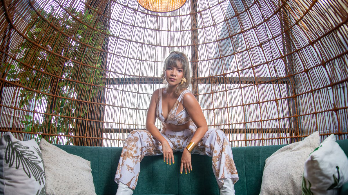 Norka es cantante, productora y DJ, además compone.