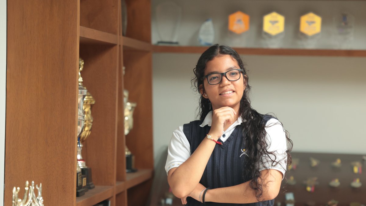 Con tan solo 14 años, es la graduada más joven de su colegio. Apunta a estudiar Ingeniería Aeroespacial