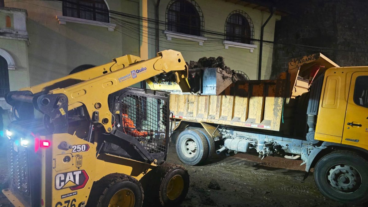 Por las fuertes lluvias dos estructuras colapsaron.