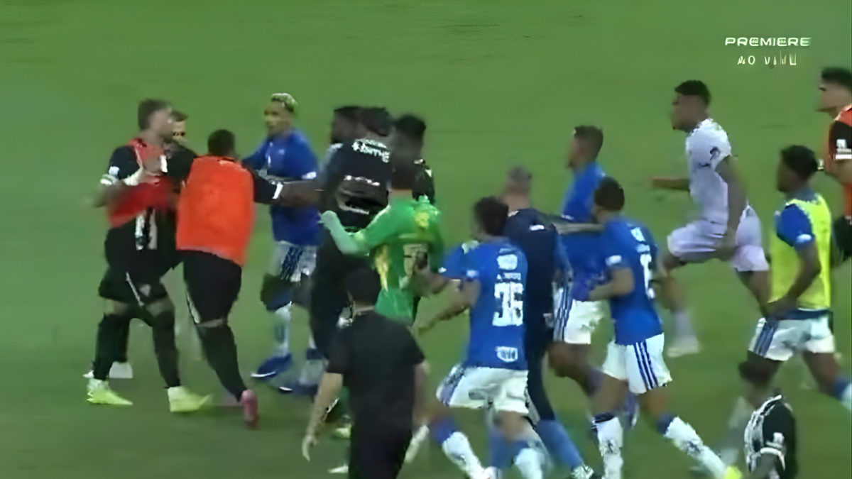 Pelea entre jugadores de Cruzeiro y Atlético Mineiro dejó 23 expulsados en la final del Estadual Mineiro.