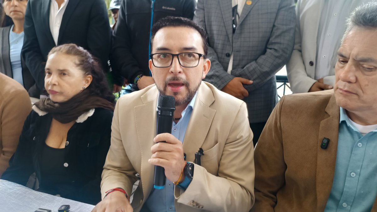 Roque Ordóñez, asambleísta y director del movimiento Revolución Ciudadana, anuncio acciones en contra de la suspensión del TCE.