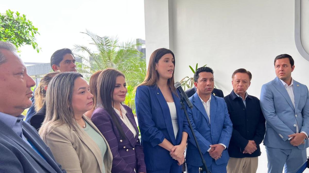 La asambleísta Valentina Centeno expresó su respaldo hacia Diana Jácome, tras la denuncia hecha en su contra por la RC.