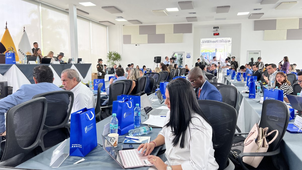 Samborondón. La Asamblea Nacional sesionó en la Universidad Ecotec, el miércoles 10 de marzo; los legisladores rechazan el accionar del titular del organismo.