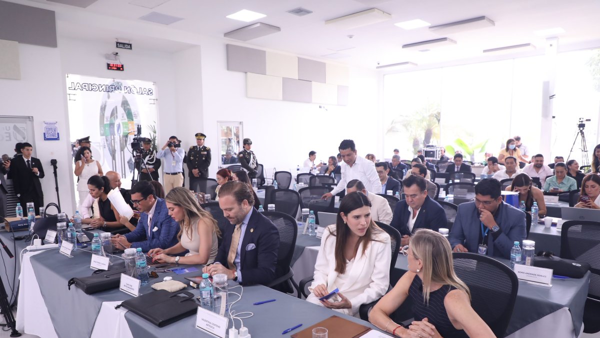 La Asamblea Nacional sesionó en Samborondón, en el campus universitario de Ecotec, por segundo día consecutivo.
