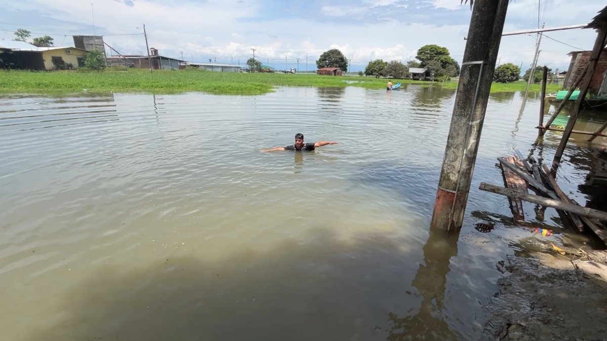 El nivel del agua en algunas zonas del recinto sobre pasa el metro y medio.