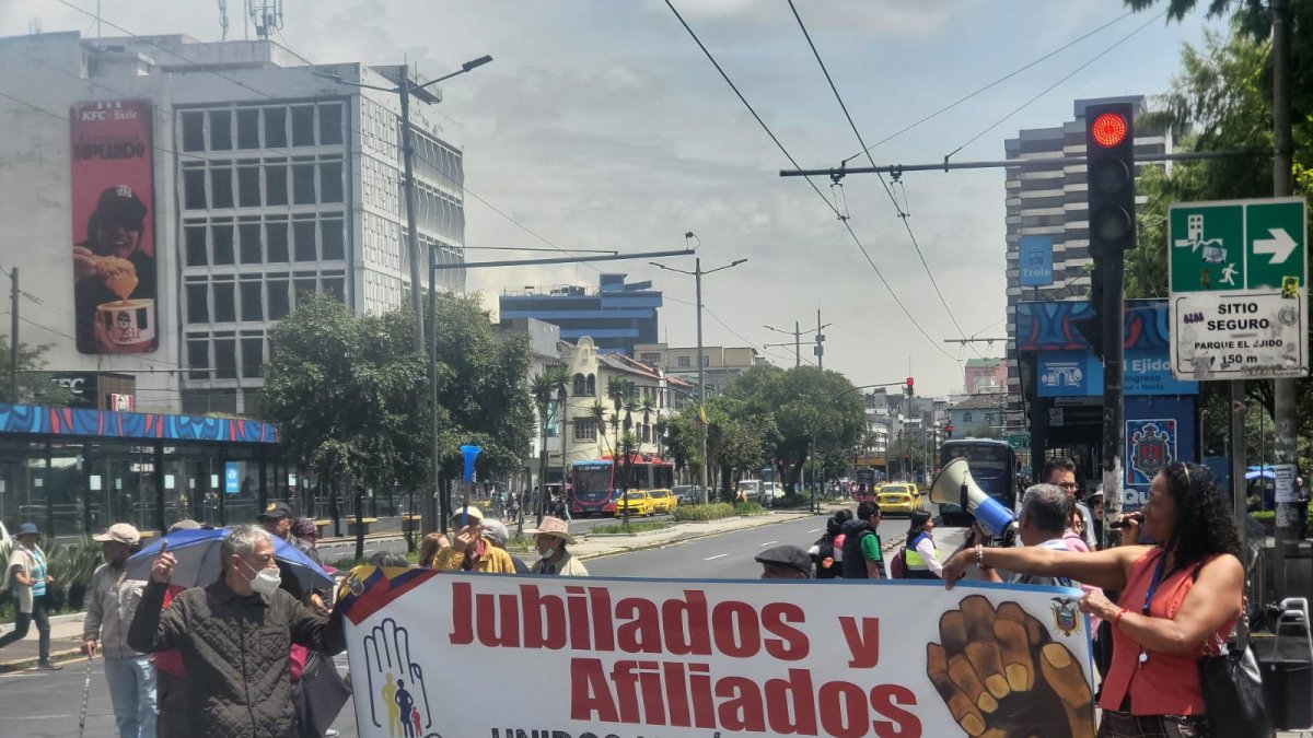Plataforma de Jubilados del Ecuador (PJE)  realizó un plantón este 11 de marzo de 2026.