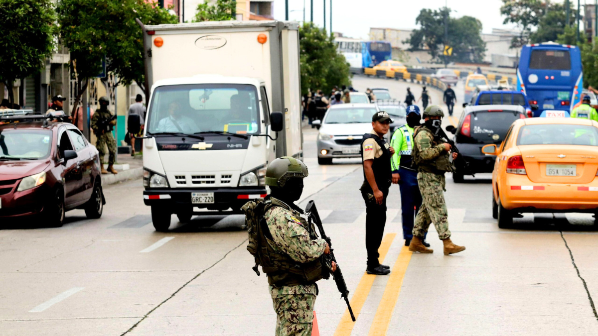 Militares y Policía Nacional estará en las calles de Guayaquil durante el toque de queda.