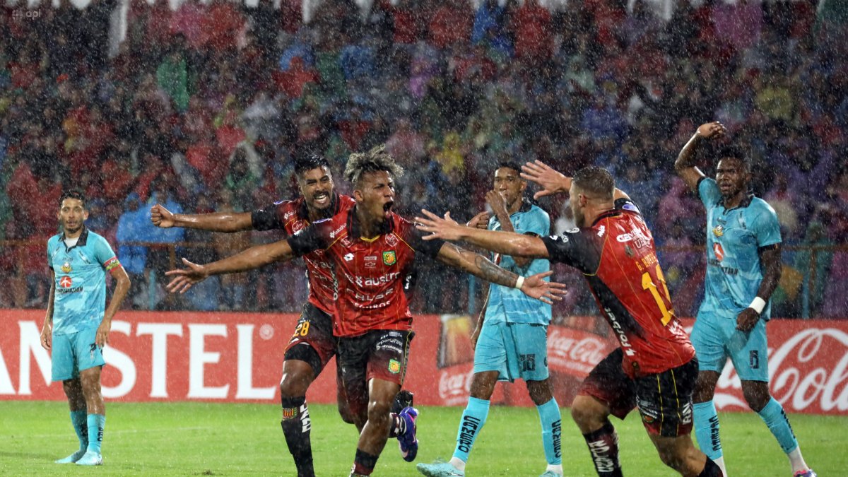 Deportivo Cuenca busca meterse en la pelea por el liderato de la LigaPro 2026.