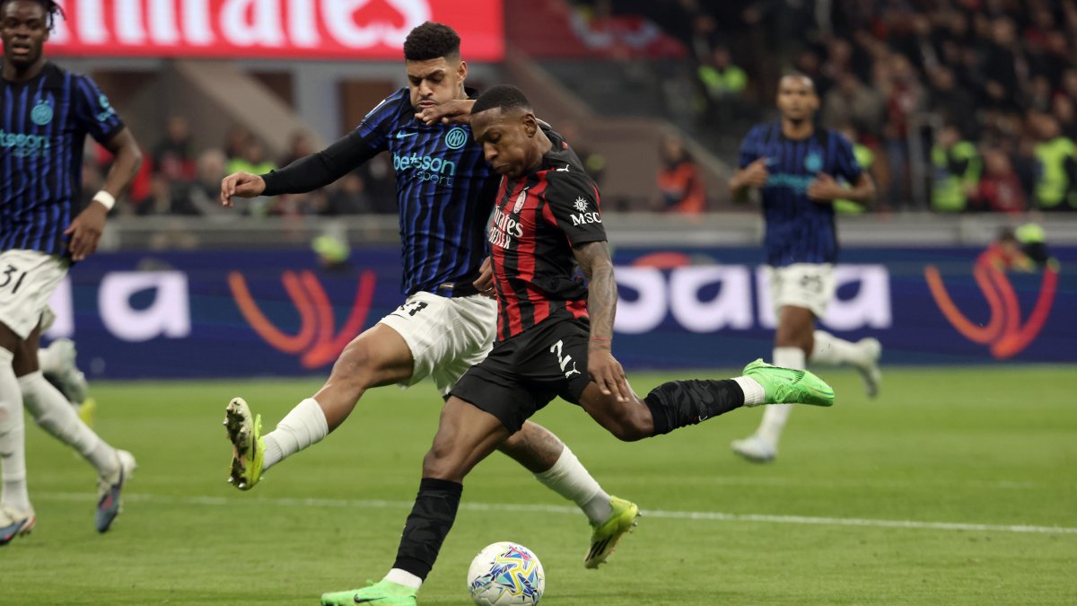 Pervis Estupiñán se ha ganado la titularidad en AC Milan.