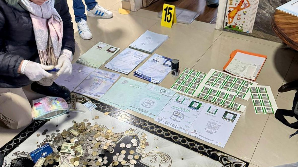 Un operativo ejecutado de forma simultánea en Pichincha, Imbabura y Manabí dejó como resultado la detención de diez personas