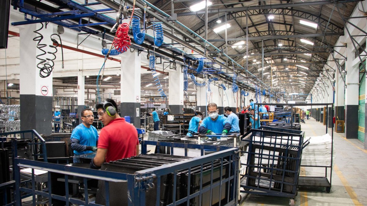 Encuentra Empleo marzo 2026: cómo mejorar tu hoja de vida para aplicar a empleos públicos.