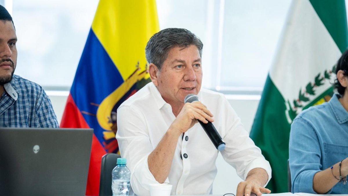 Johnny Terán, prefecto de Los Ríos, afirma que él no posee ninguna empresa que brinde servicios de hemodiálisis.