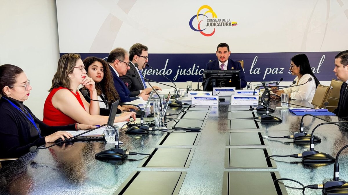 Pleno. Damián Larco, presidente encargado del Consejo de la Judicatura, junto al equipó de Mario Godoy.