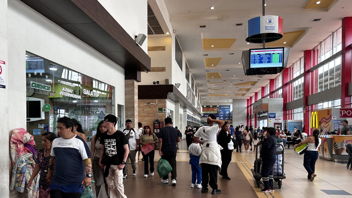 Las cooperativas que operan en la terminal terrestre de Machala mantienen horarios ajustados para evitar circular entre las 23:00 y 05:00, cuando rige el toque de queda.