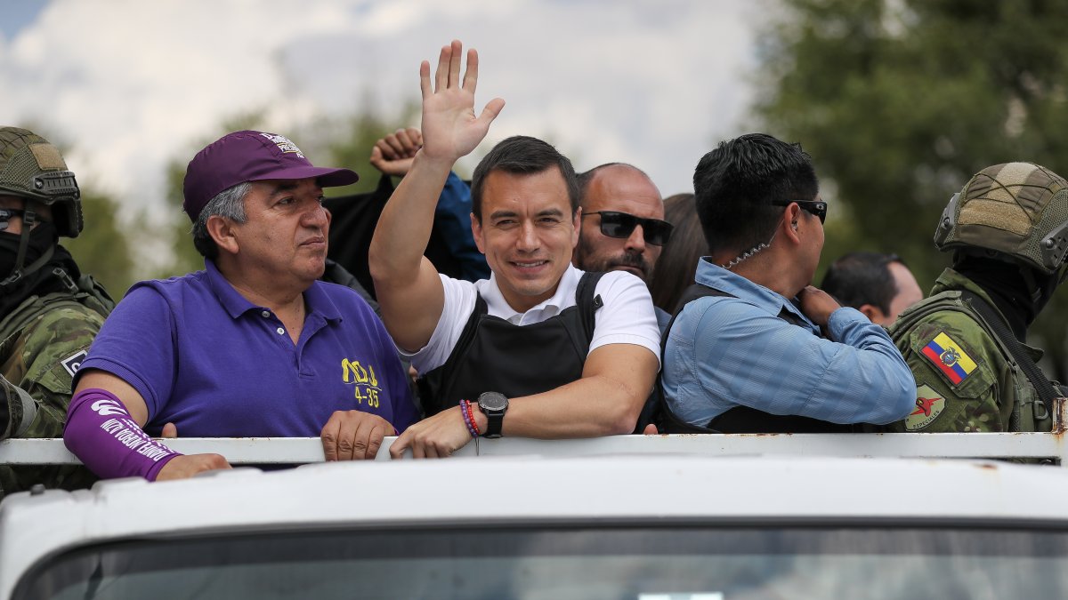 Daniel Noboa llegó por primera vez a la Presidencia en noviembre de 2023. Luego, en 2025, fue reelegido para un mandato completo hasta el 2029.