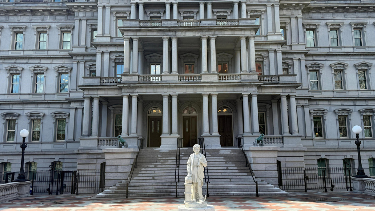 Estatua en el complejo de la Casa Blanca, reinstalada por Donald Trump como homenaje a Cristóbal Colón.