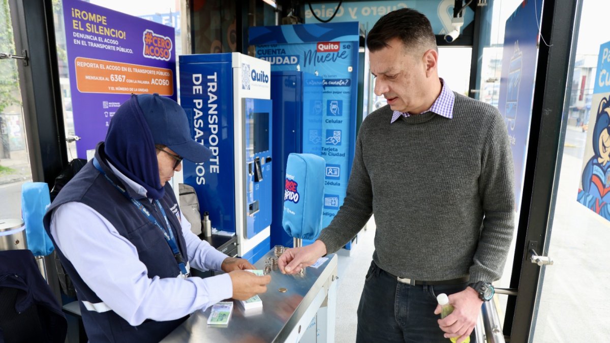 Referencia. Con el nuevo sistema, desde abril bastará una tarjeta para viajar en trole, ecovía y metro. Estaciones ya incorporan tecnología de cobro.
