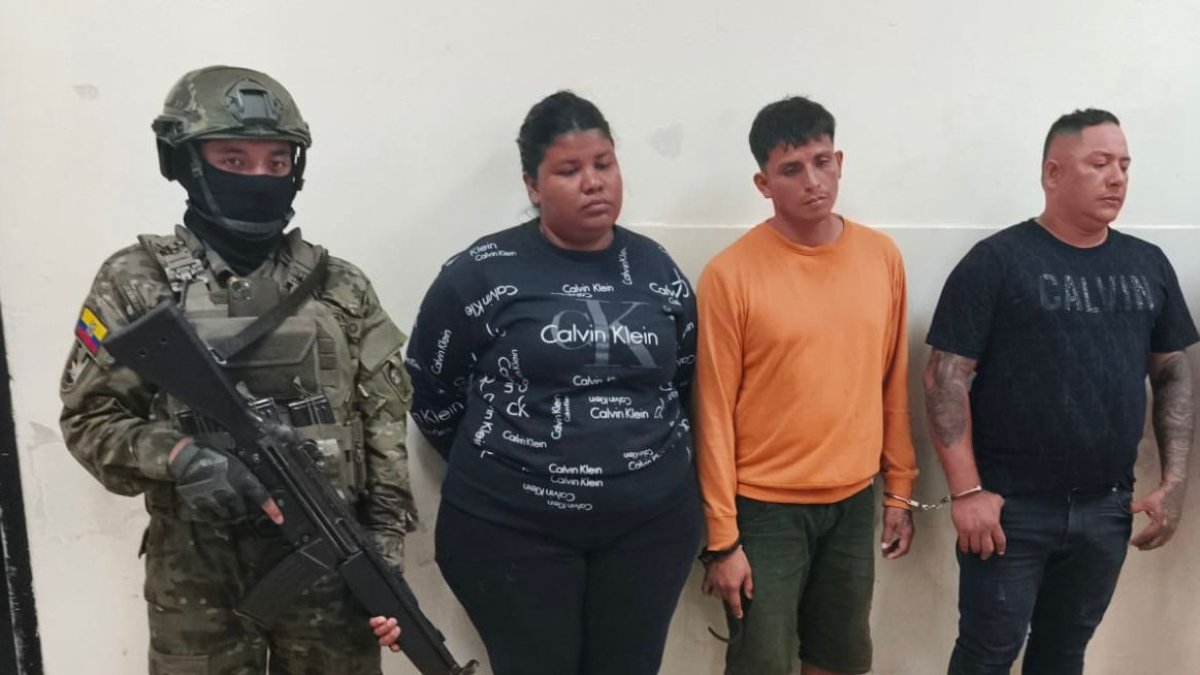 Tres personas señaladas como integrantes del grupo delictivo organizado Los Choneros fueron aprehendidas