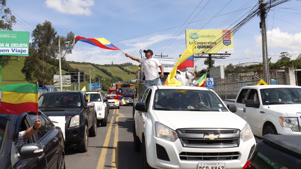 Los transportistas en Carchi han rechazado los aranceles impuestos por Ecuador a Colombia, en medio del conflicto comercial.