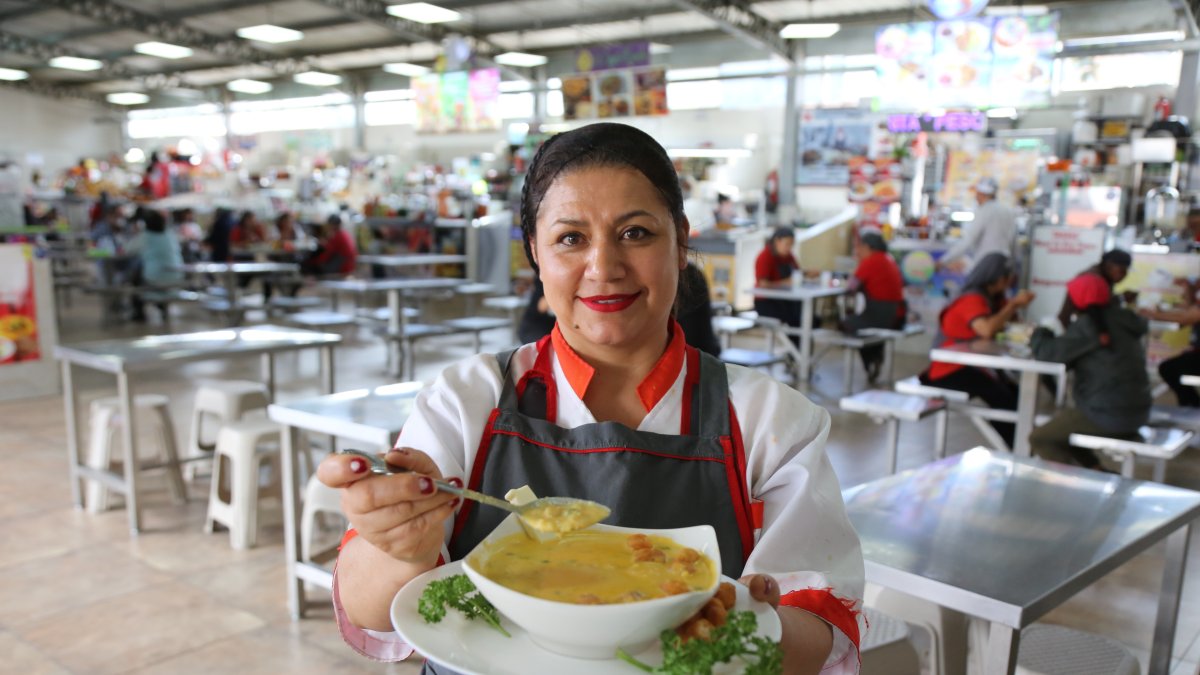 La fanesca ecuatoriana une tradición y gastronomía en la Semana Santa en Quito.