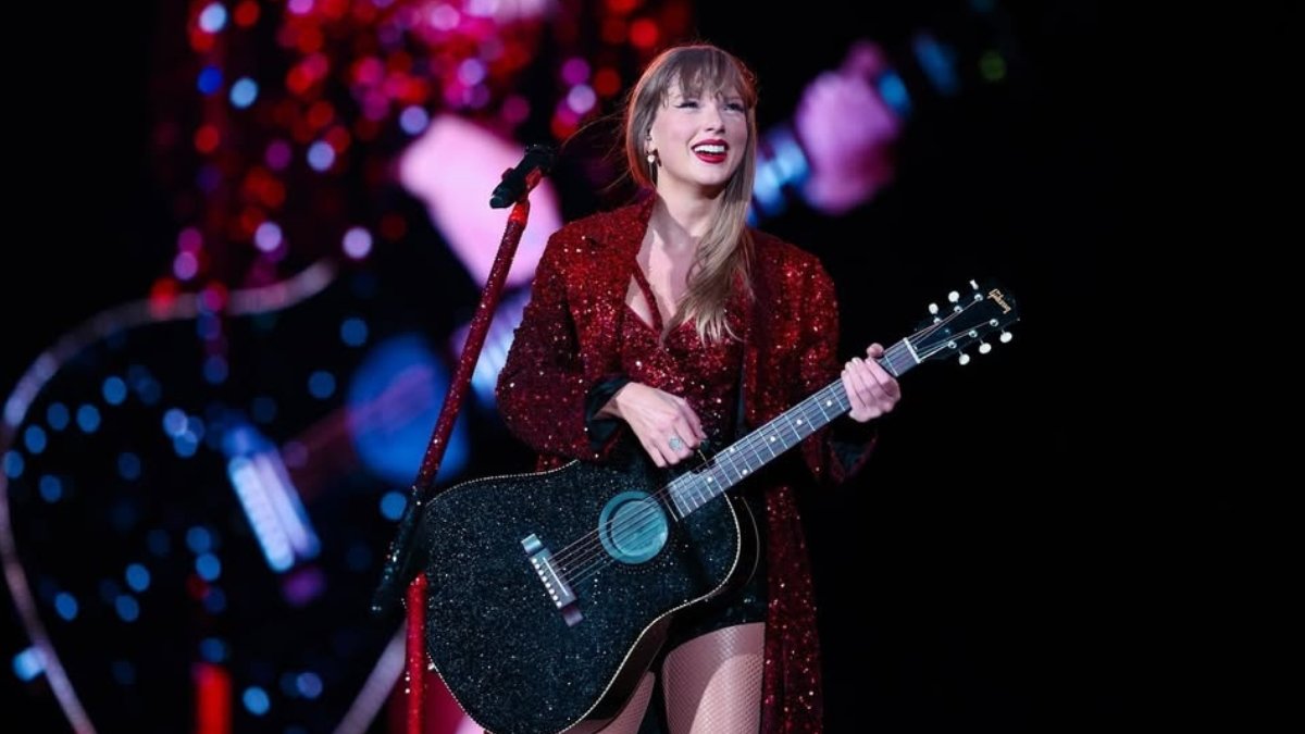 Swift es la primera cantante en vender más de un millón de copias de cada uno de sus siete álbumes durante la primera semana en Estados Unidos