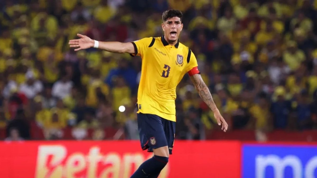 El defensor Piero Hincapié es uno de los centrales fijos en la selección de Ecuador.