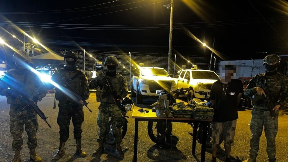 Operativos nocturnos de Fuerzas Armadas y Policía forman parte del control del toque de queda en varias provincias del país.