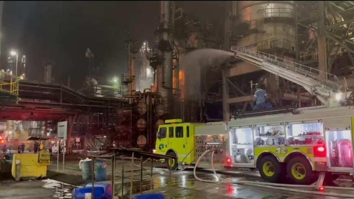 Petroecuador informó que a las 21:35 el evento fue controlado en su totalidad.