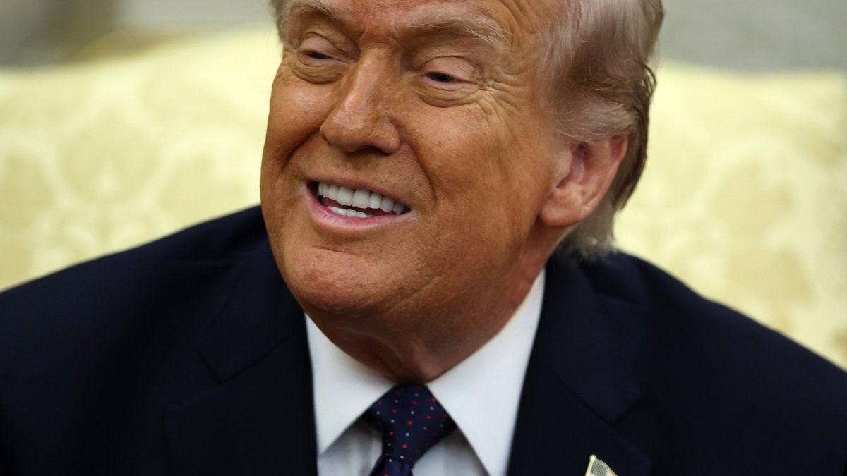 El presidente de Estados Unidos, Donald Trump, habla durante una reunión bilateral con el canciller alemán Friedrich Merz en la Oficina Oval de la Casa Blanca, en Washington, el 3 de marzo de 2026.