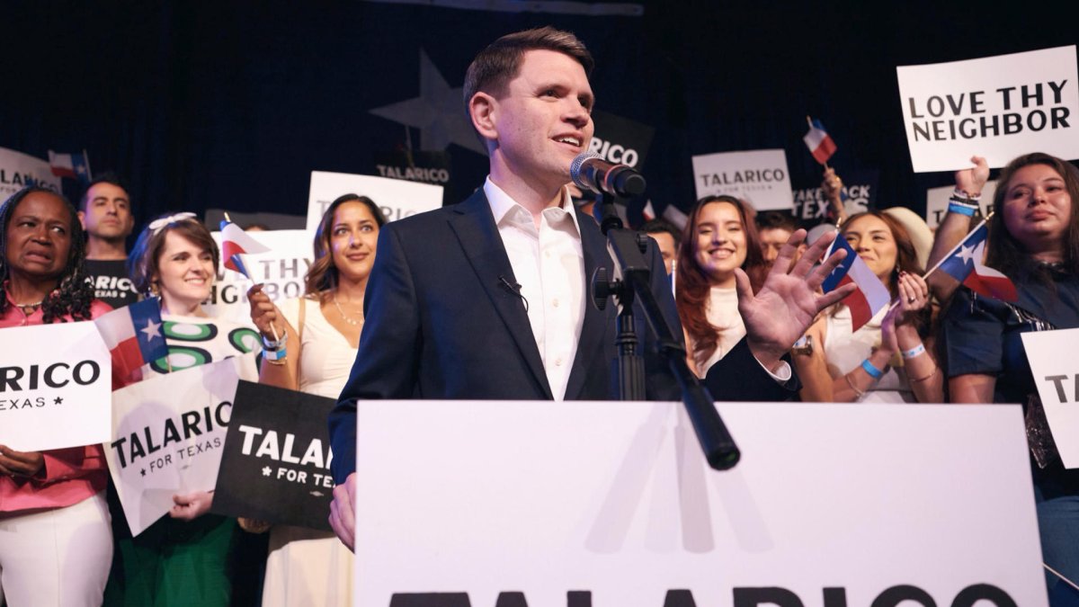 Representante del estado de Texas, James Talarico,  durante su campaña electoral por la primarias demócratas en Texas.