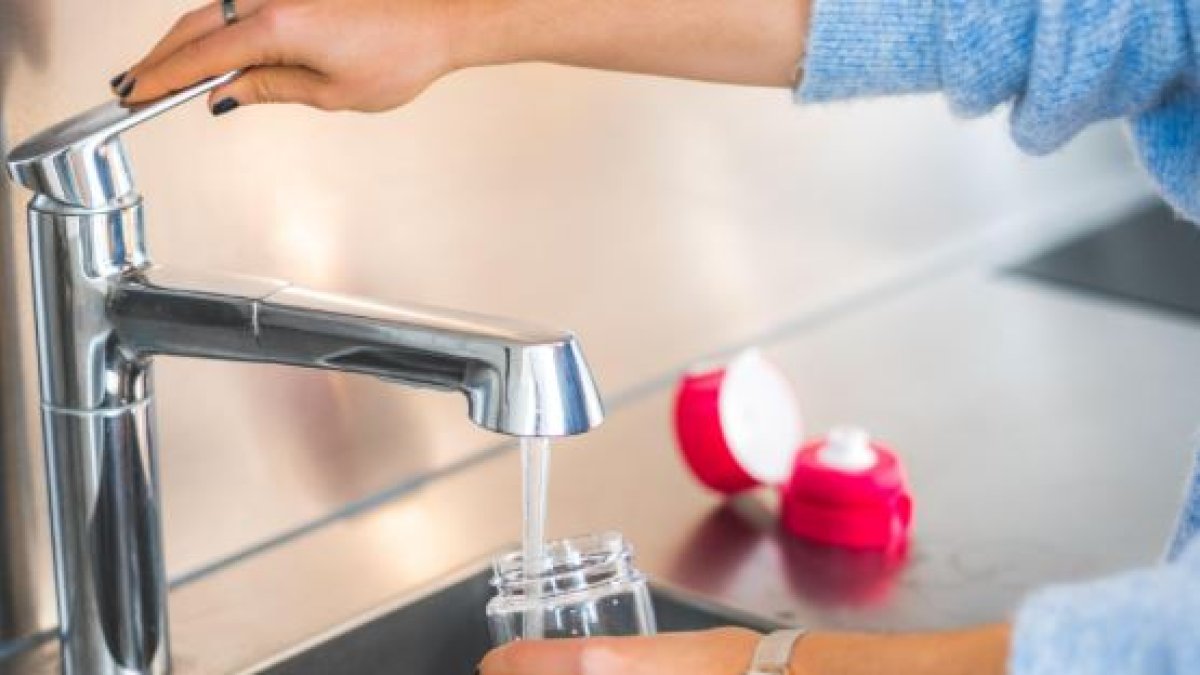 Precios del agua subieron la inflación de febrero: ¿Qué productos se encarecieron?