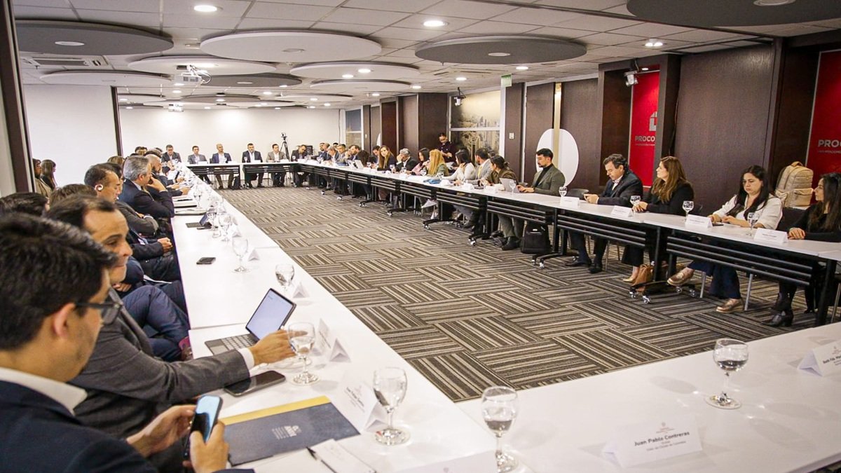 La ministra de Comercio de Colombia, Diana Morales, se reunió con empresarios.