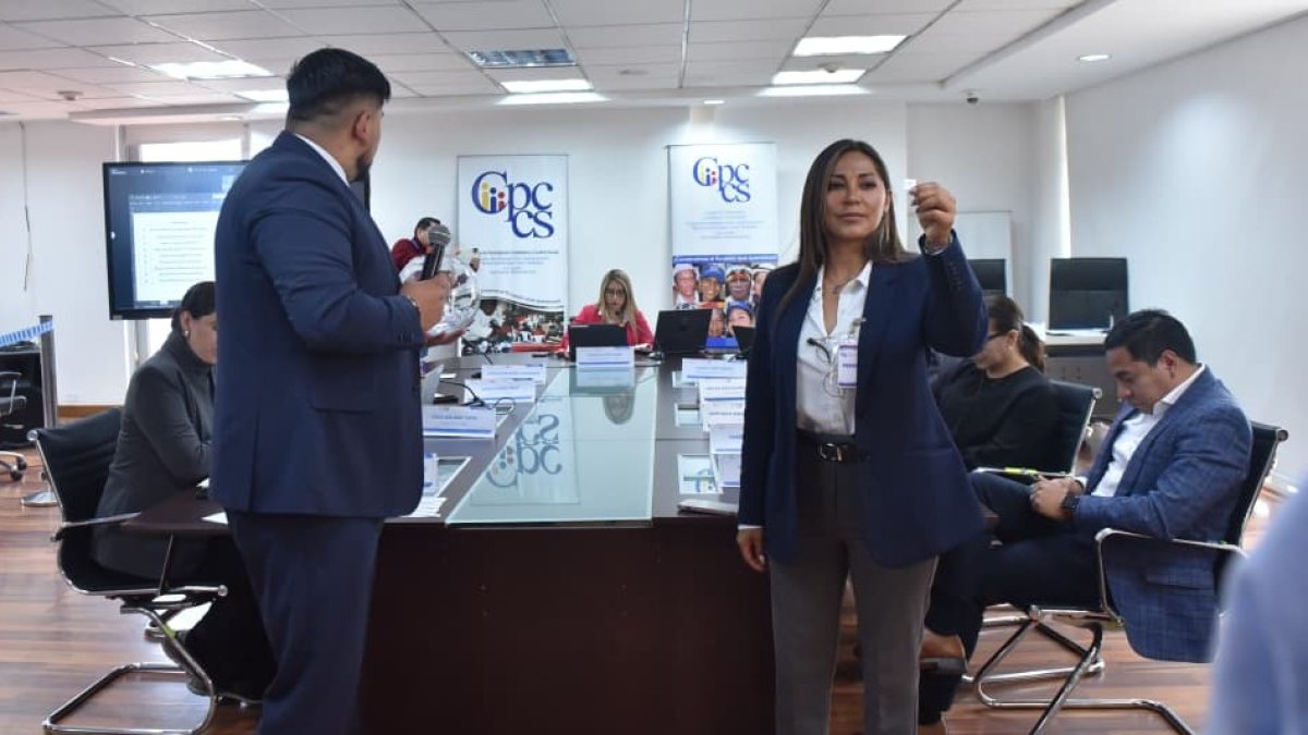 Luego del sorteo, nueve integrantes de la Comisión de selección recibieron entre ocho y nueve expedientes de los 75 inscritos para fiscal General del Estado.