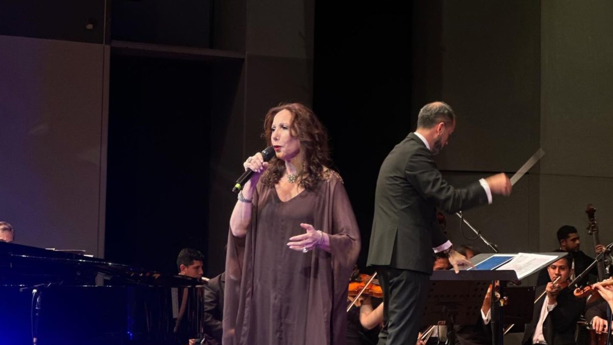 La cantante argentina, Mariel Córdoba, fue la figura central del concierto “La Magia del Tango”, junto a la Orquesta Filarmónica Municipal de Guayaquil.