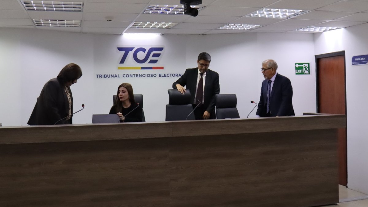 El Tribunal Contencioso Electoral es parte de la Función Electoral y establece precedentes con sus decisiones.