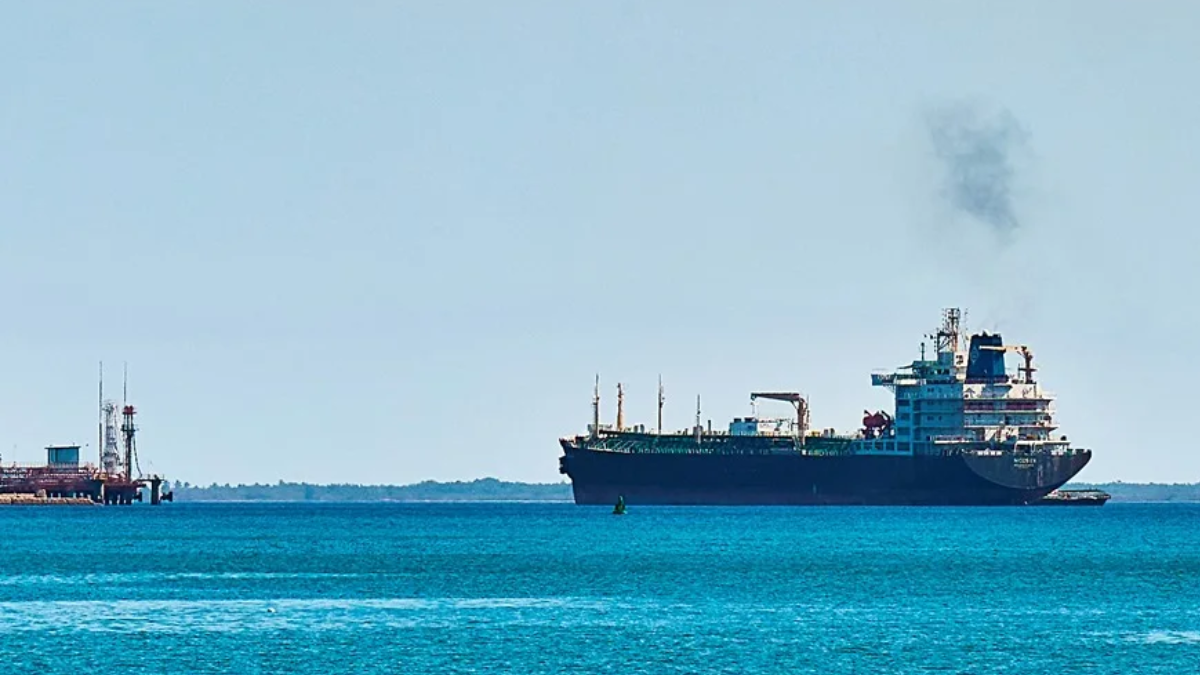 Imagen referencial: La isla se prepara para recibir 730.000 barriles de crudo ruso.