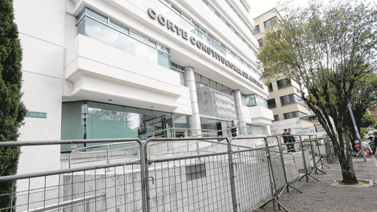 Corte define exenciones en salud, medios y sectores clave para el toque de queda