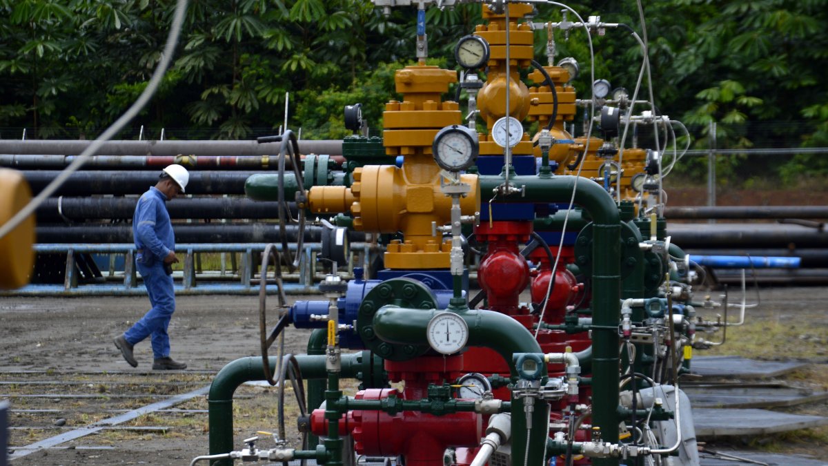 Una de las instalaciones de petróleo de Petroecuador, foto referencial por la falta de energía eléctrica que afecta a la producción del crudo.
