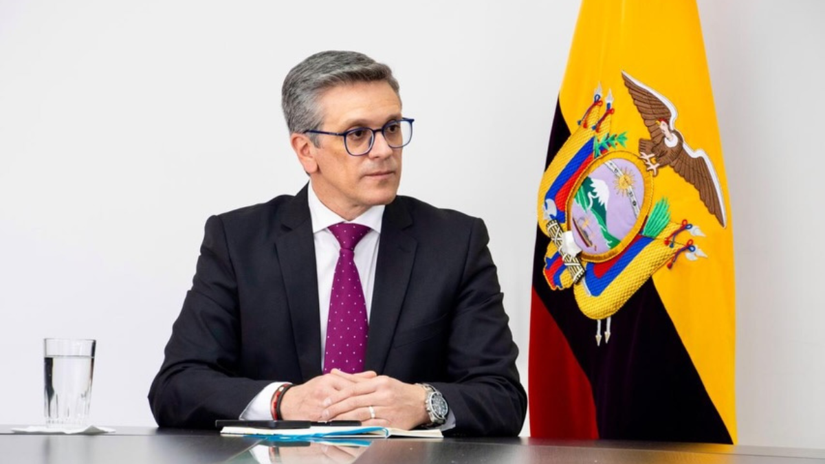 El viceministro de educación superior (e) Ramiro Torres ha mantenido reuniones con rectores, como el de la Escuela Superior Politécnica de Chimborazo.